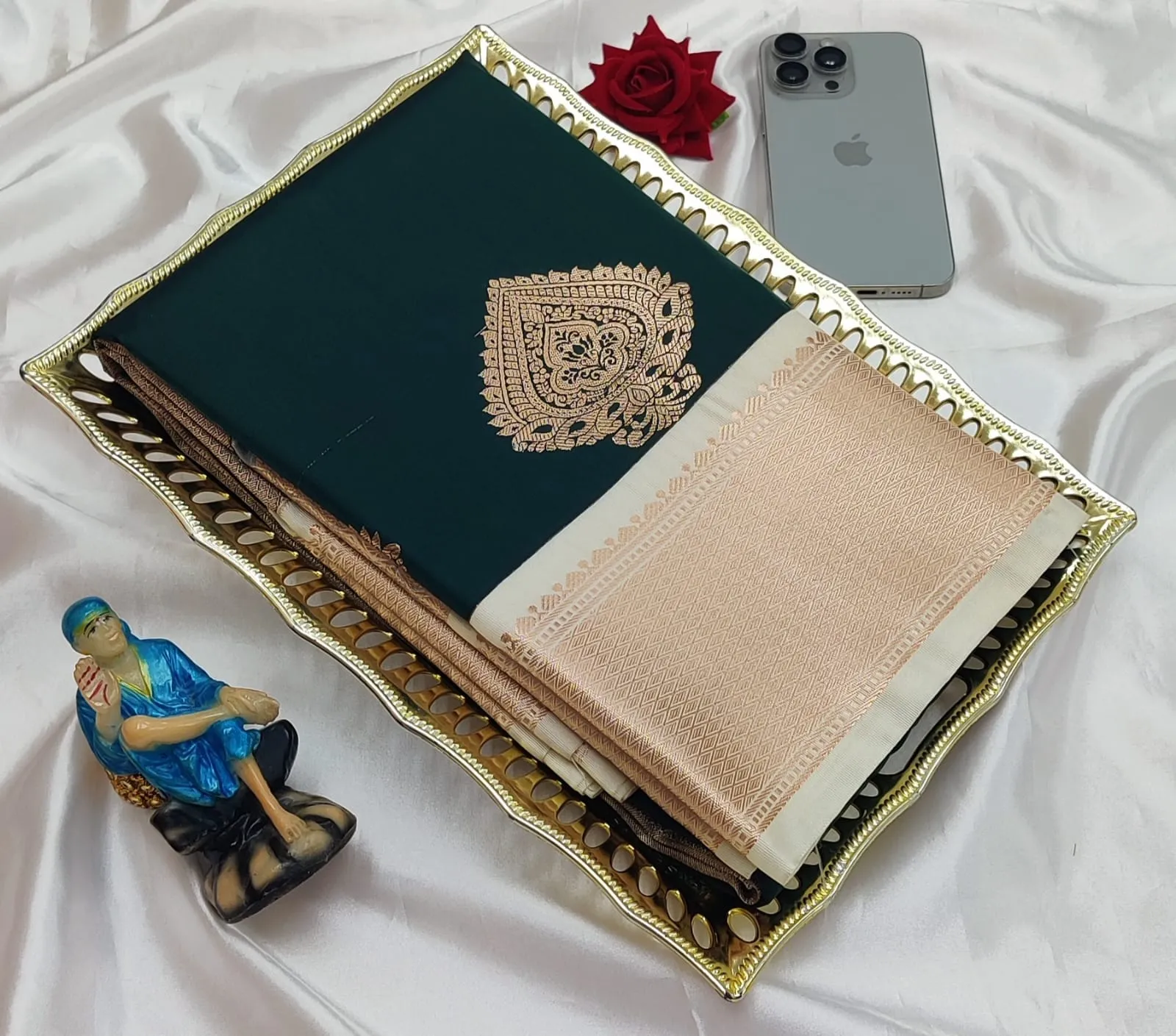 Medallion Butta Korvai Soft Silk Saree